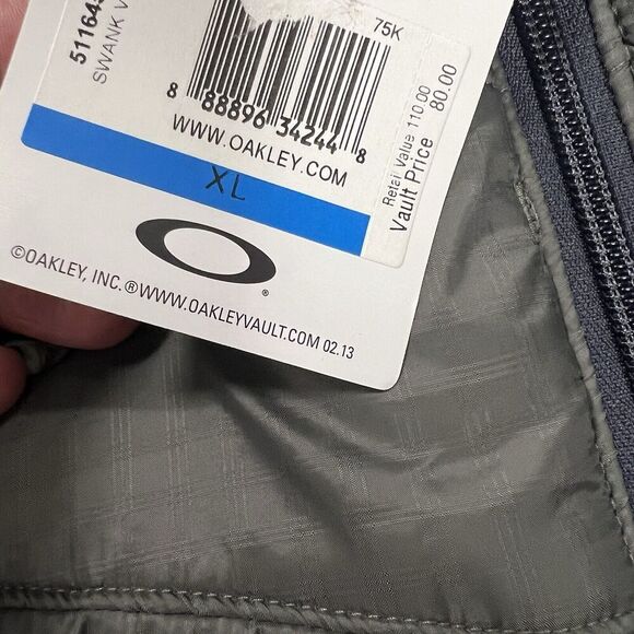 Oakley Gray And Teal Quilted Full Zip Puffer Vest with compact Hood Size XL - Picture 4 of 7